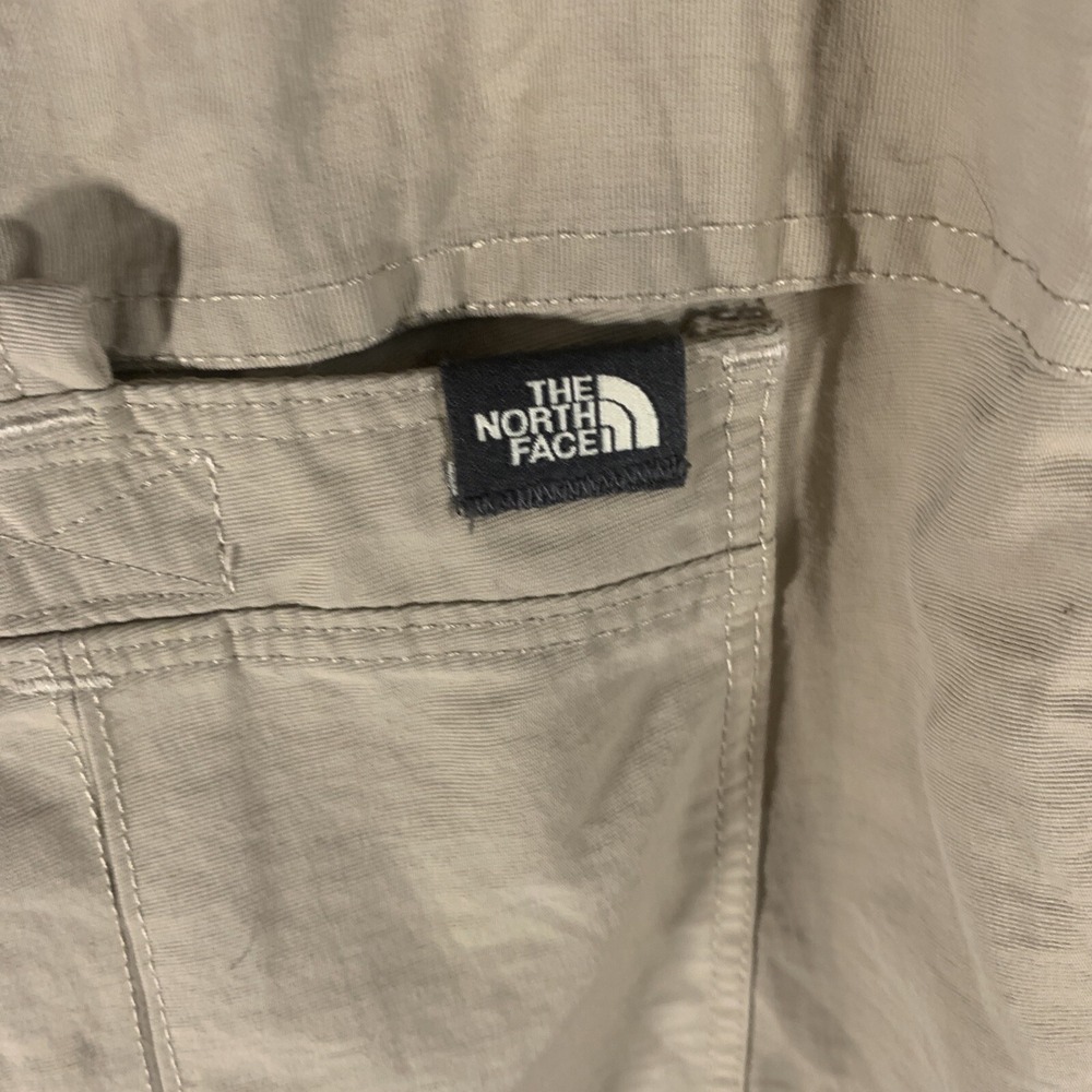 The North Face Khaki Cargo Shorts - Size‎ 36 Men's - Picture 4 of 10